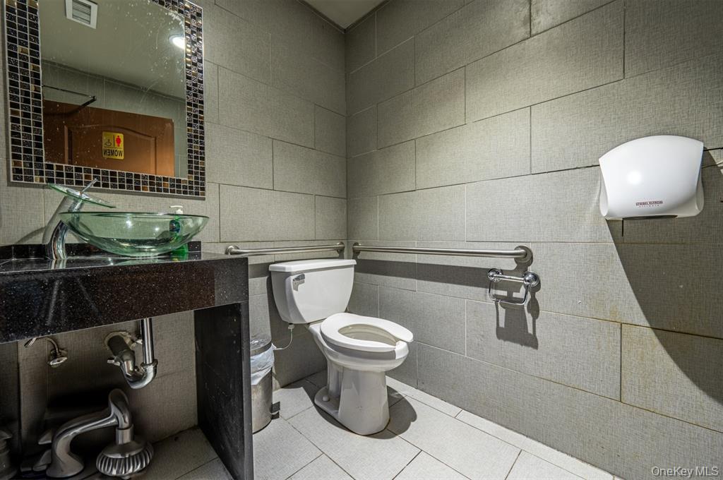 1506 Bronxdale Avenue Property Photo 7