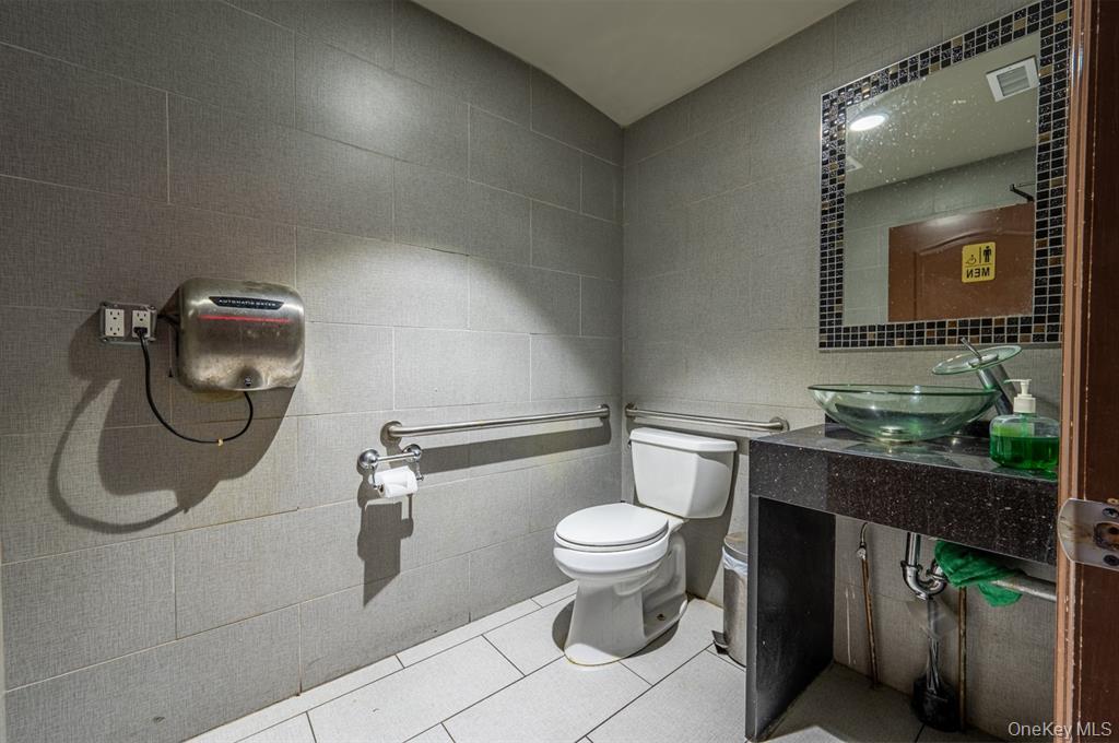 1506 Bronxdale Avenue Property Photo 8