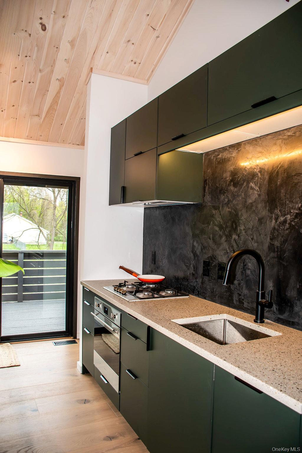 13 Regal Road Property Photo 8