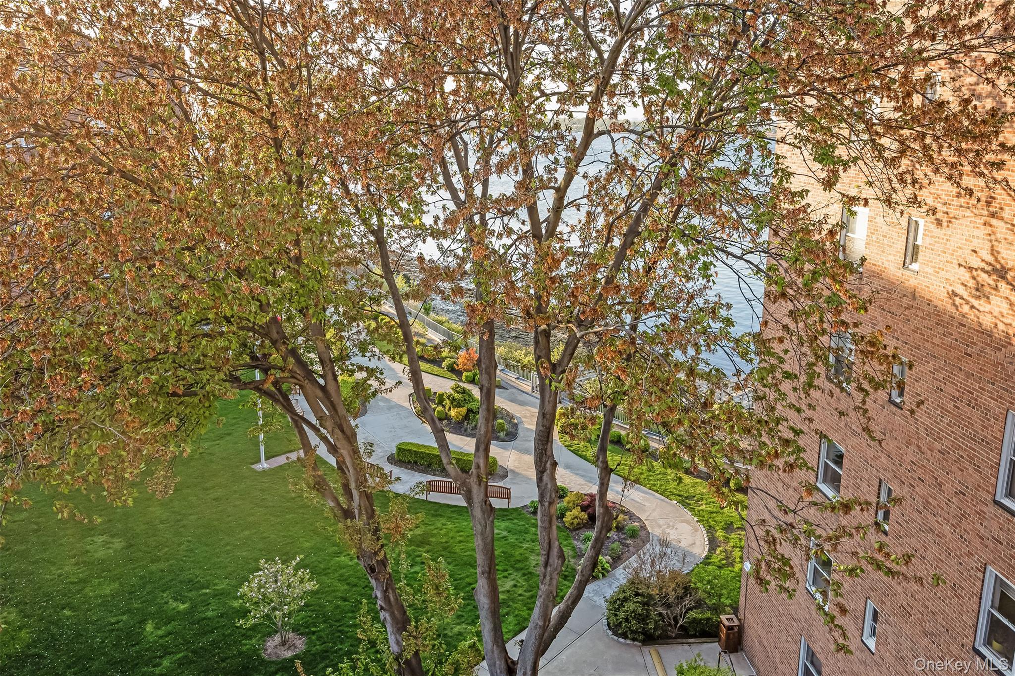 162-41 Powells Cove Boulevard 6s Property Photo 22