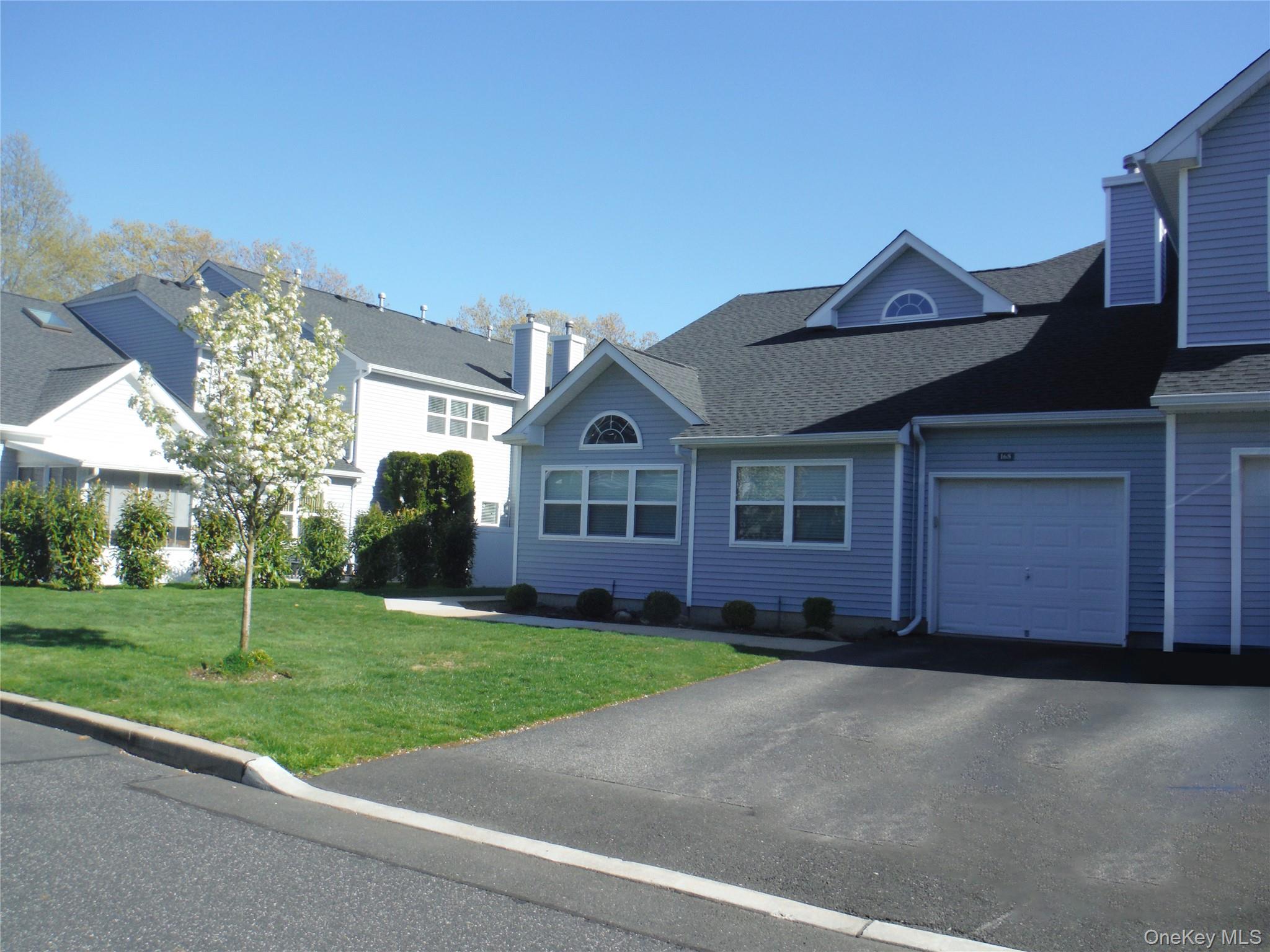 168 Hampton Vista Drive Property Photo 2