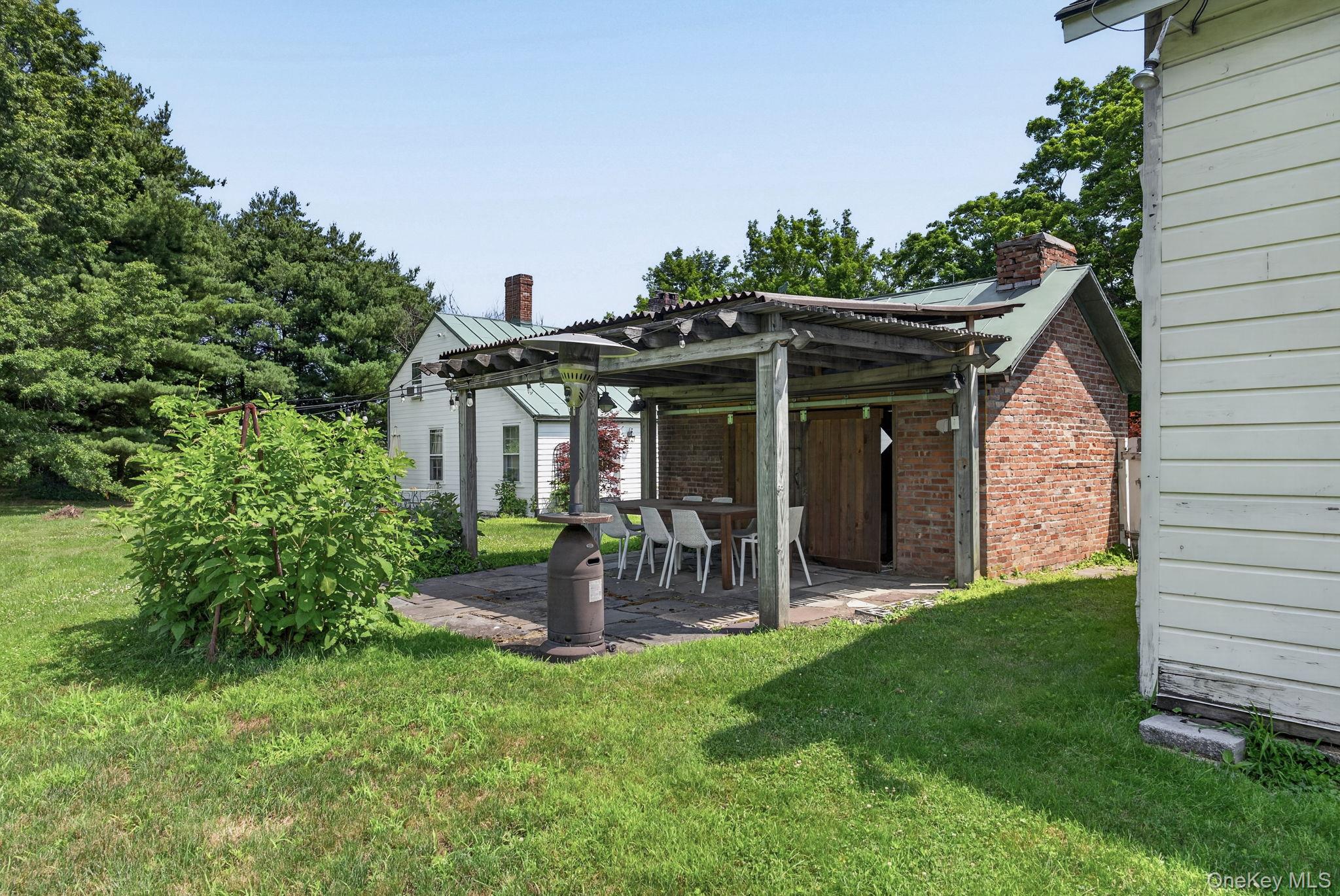 210 Middle Road Property Photo 41