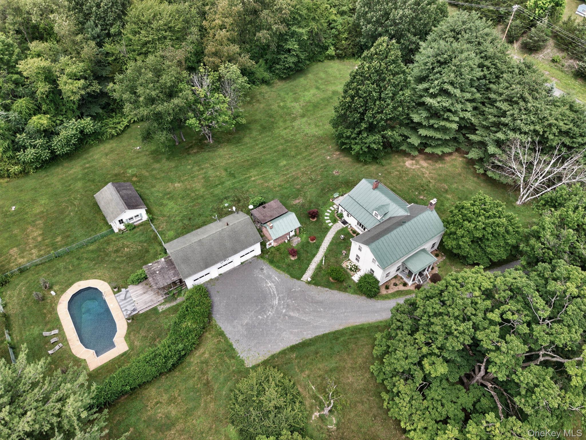 210 Middle Road Property Photo 47