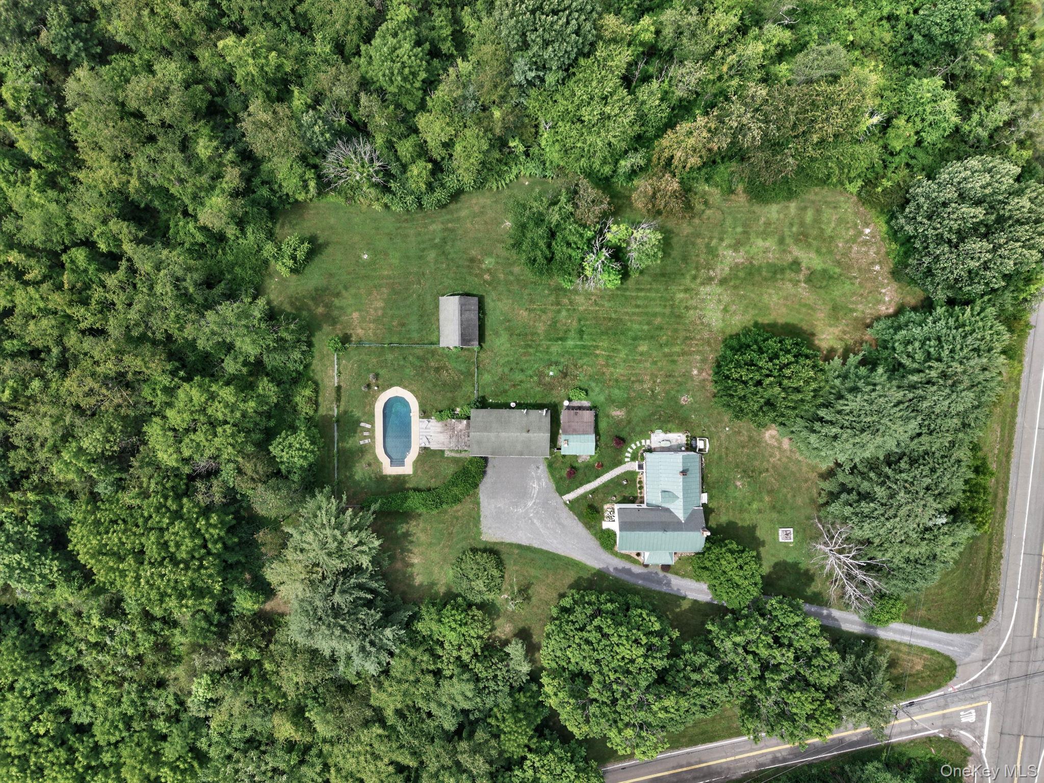 210 Middle Road Property Photo 49