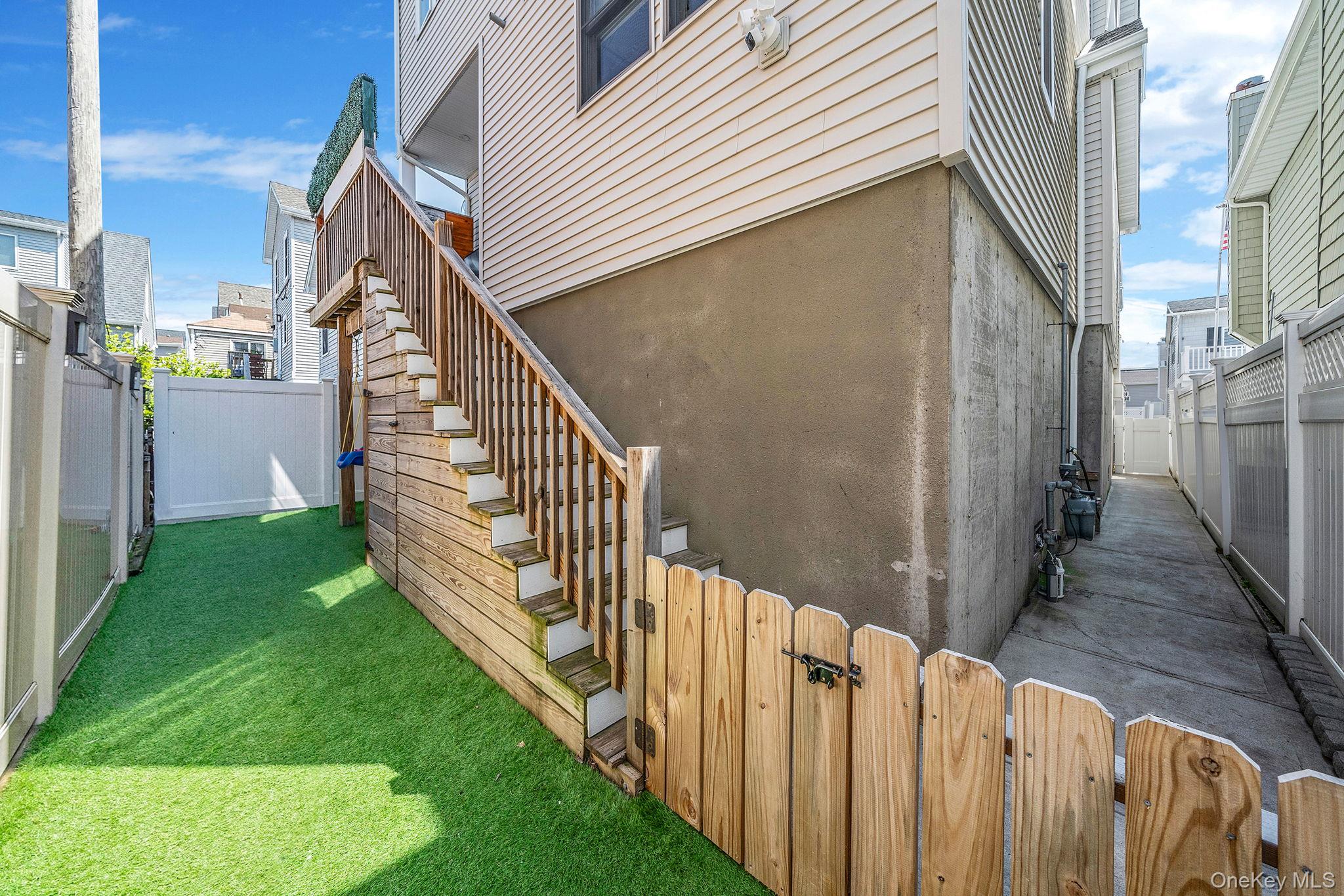 83 California Street Property Photo 4