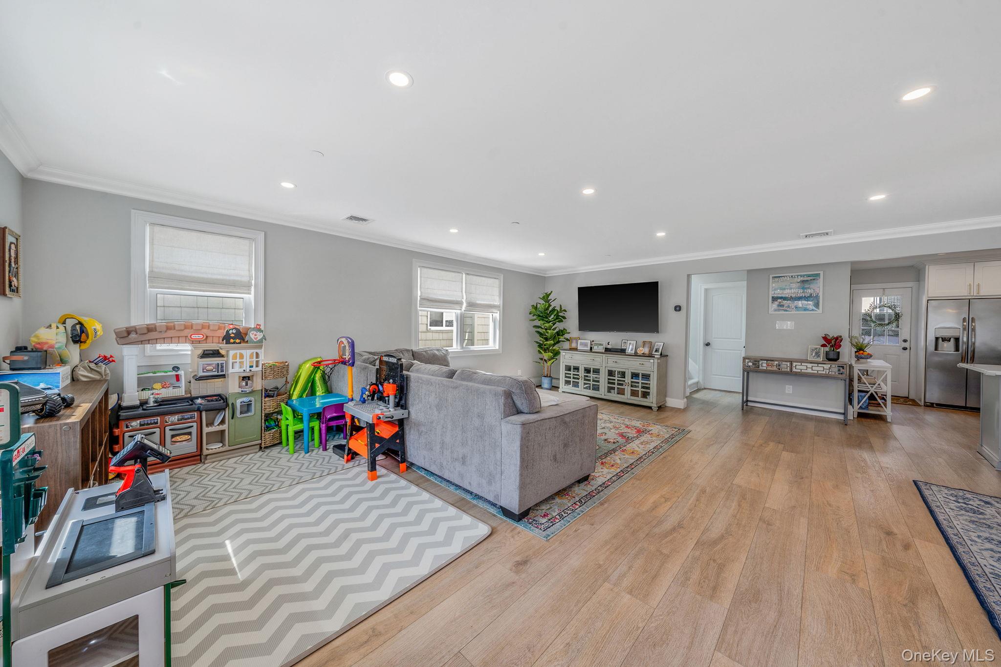 83 California Street Property Photo 5