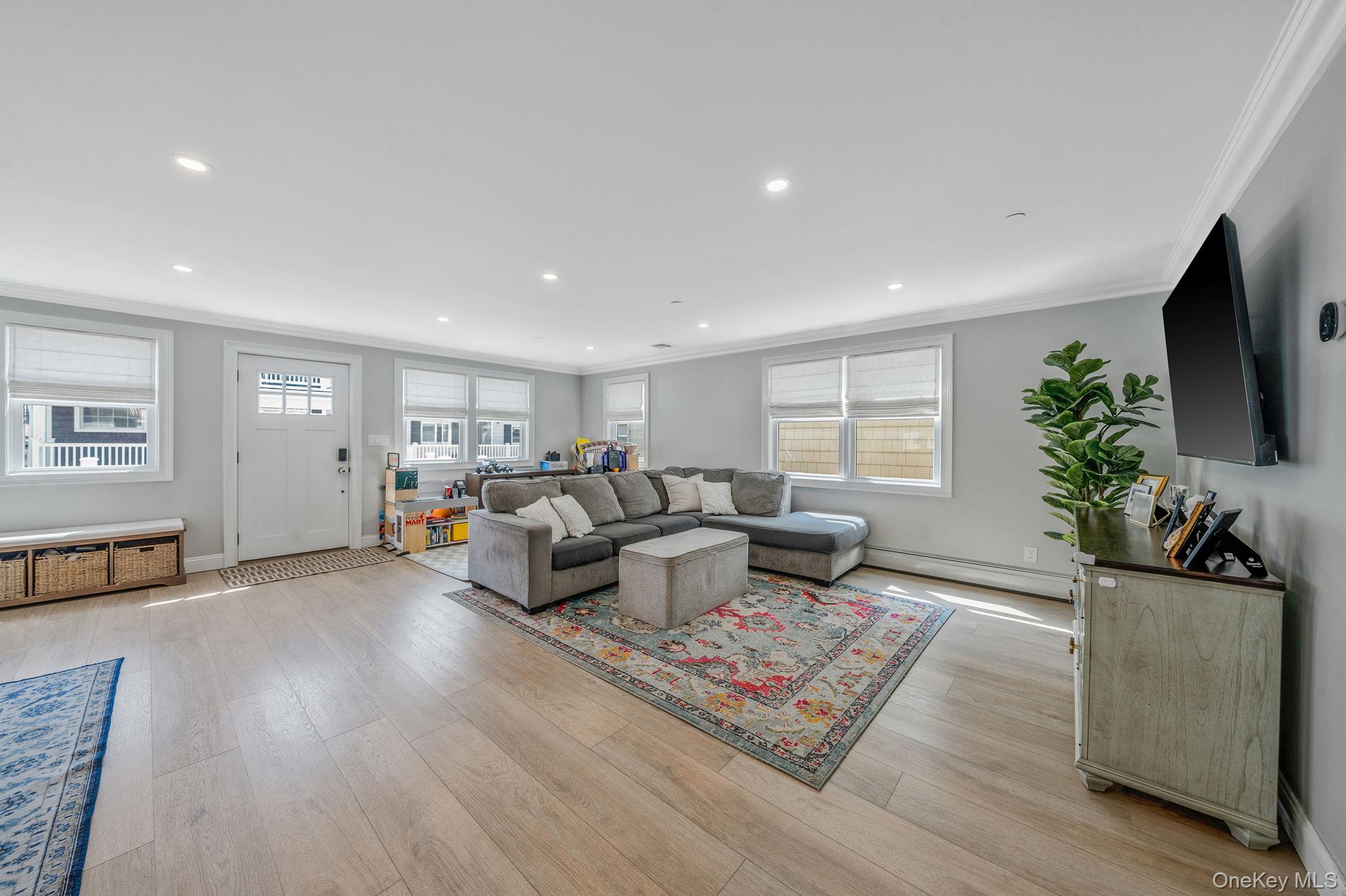 83 California Street Property Photo 6