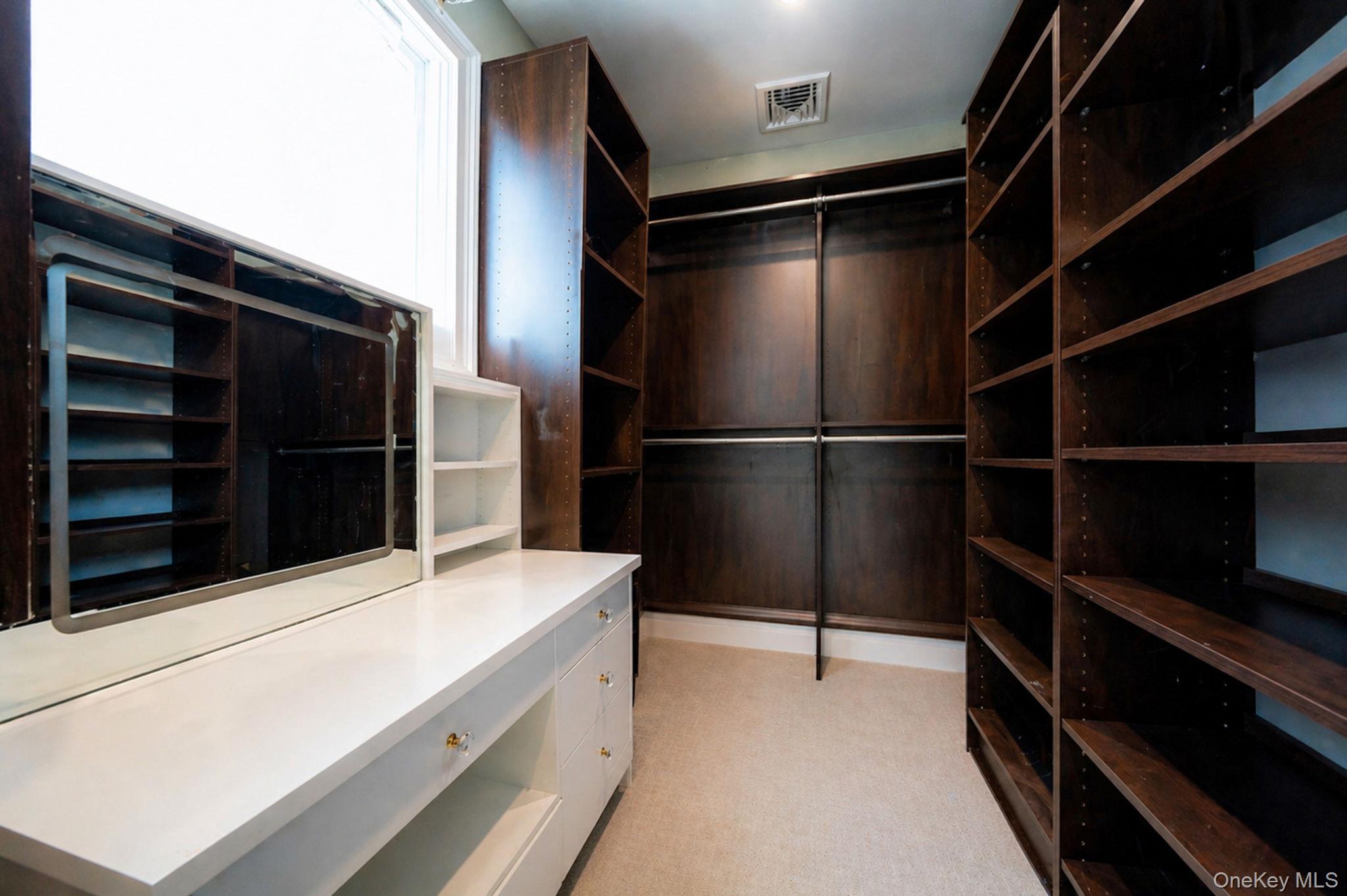 83 California Street Property Photo 16