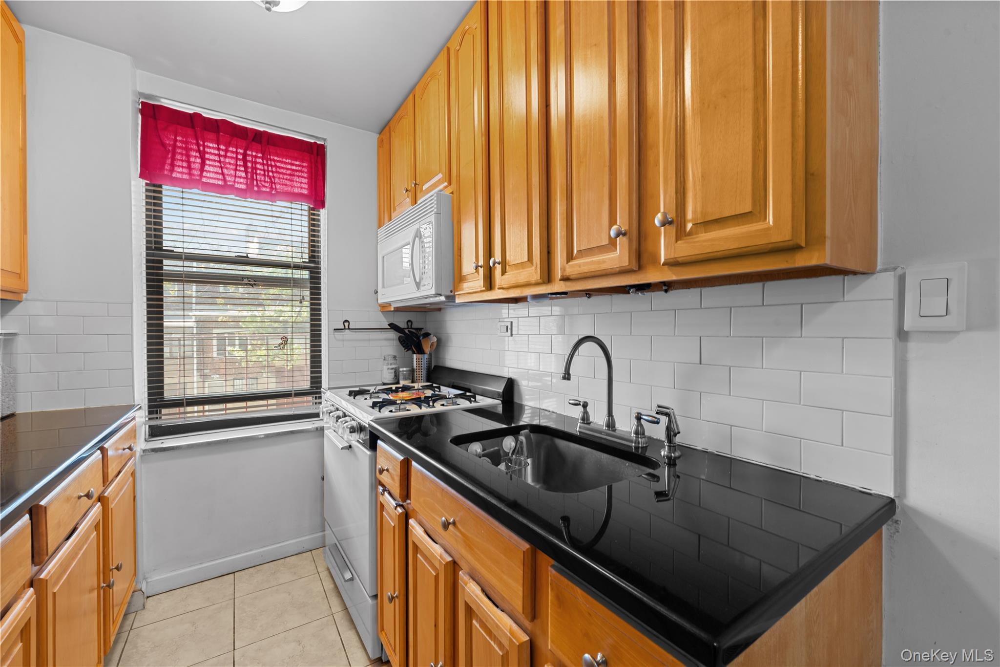 67-30 Dartmouth Street 2s Property Photo 6