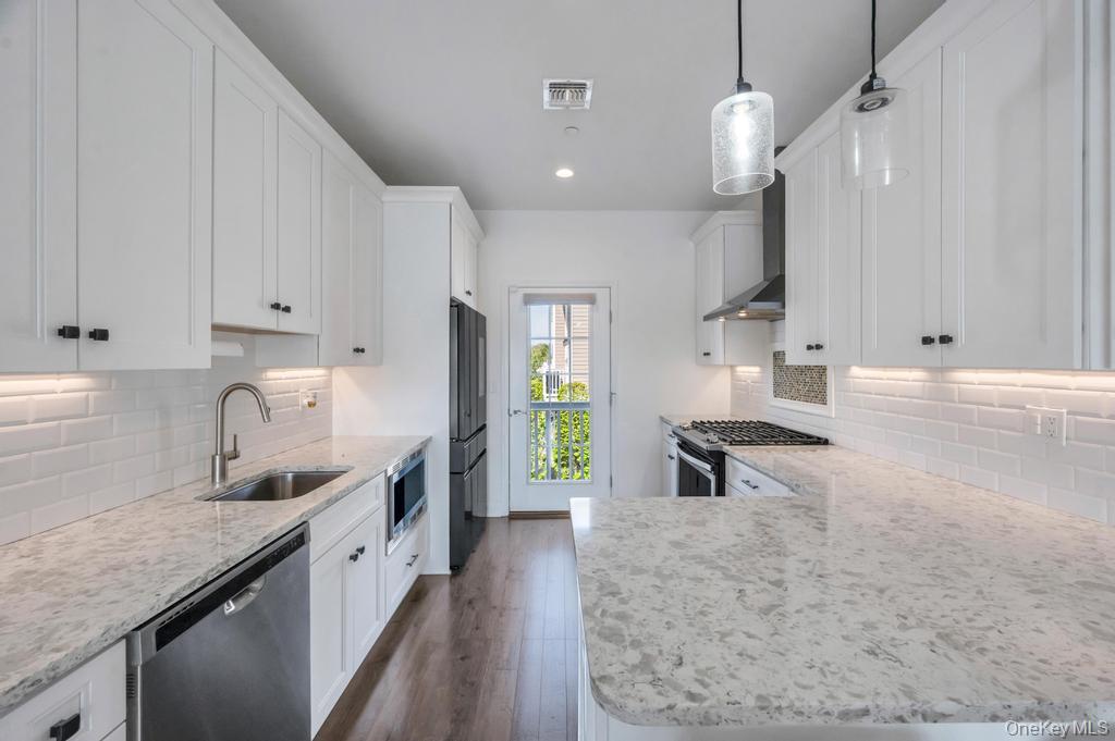 18 Hearthstone Court Property Photo 3