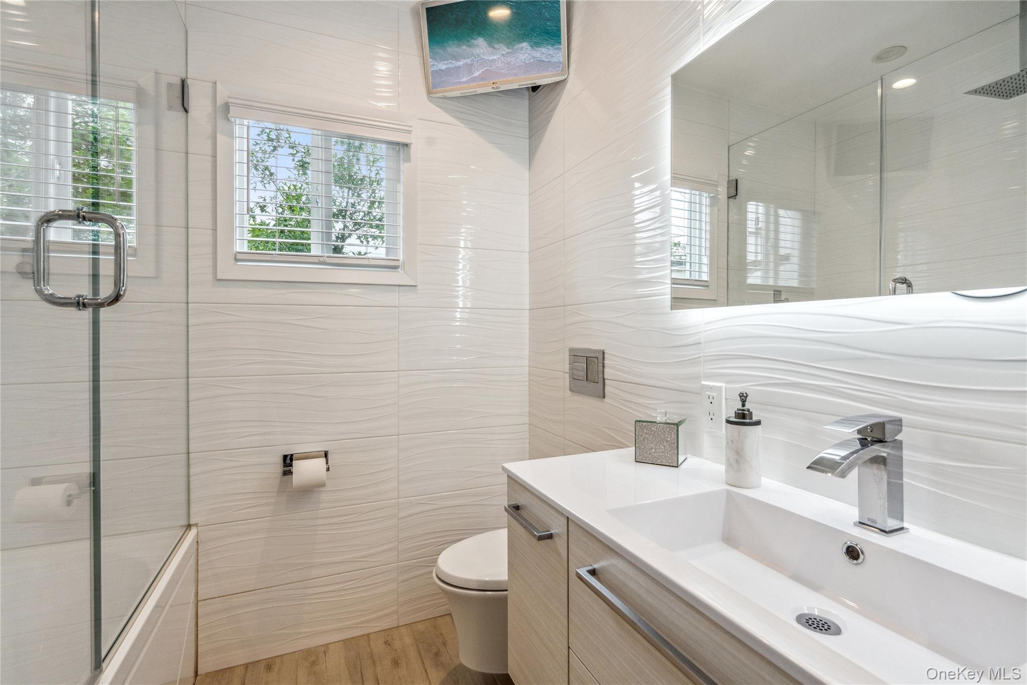 55 Duckpond Drive Property Photo 6