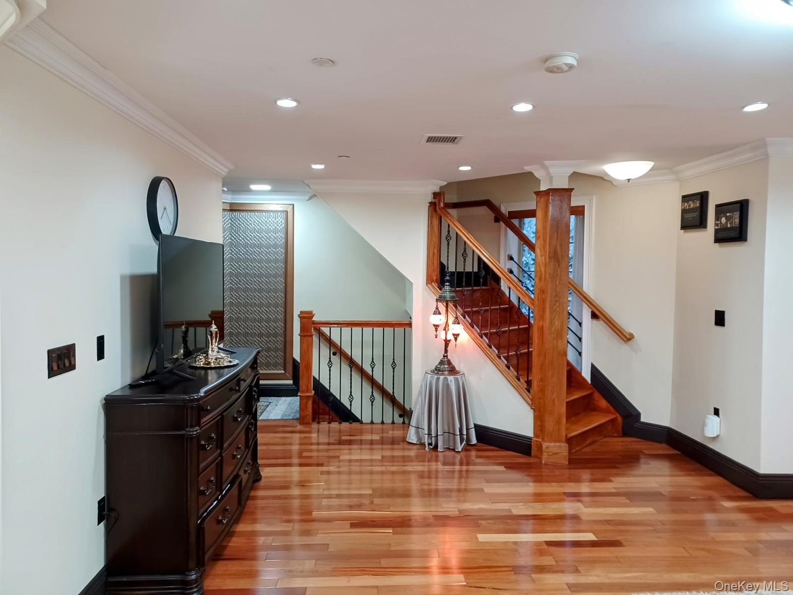 127-22 Kew Gardens Road Property Photo 10