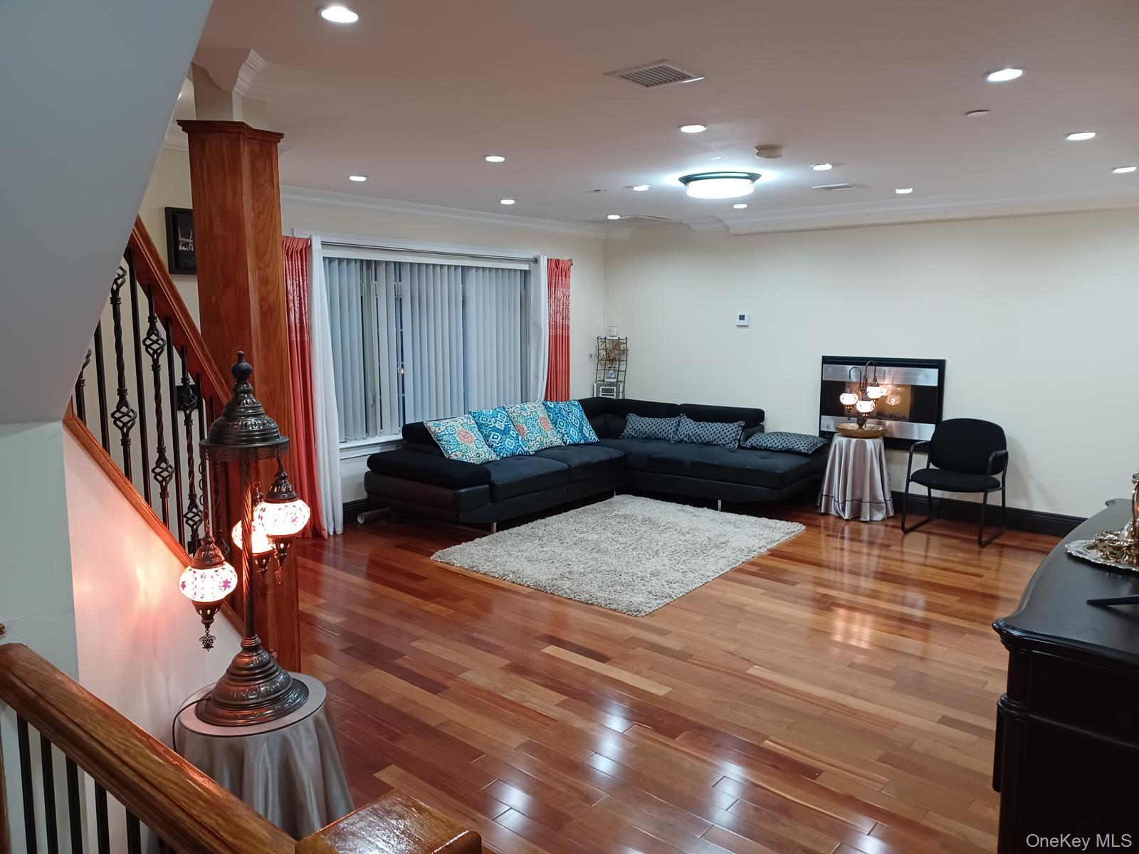 127-22 Kew Gardens Road Property Photo 15