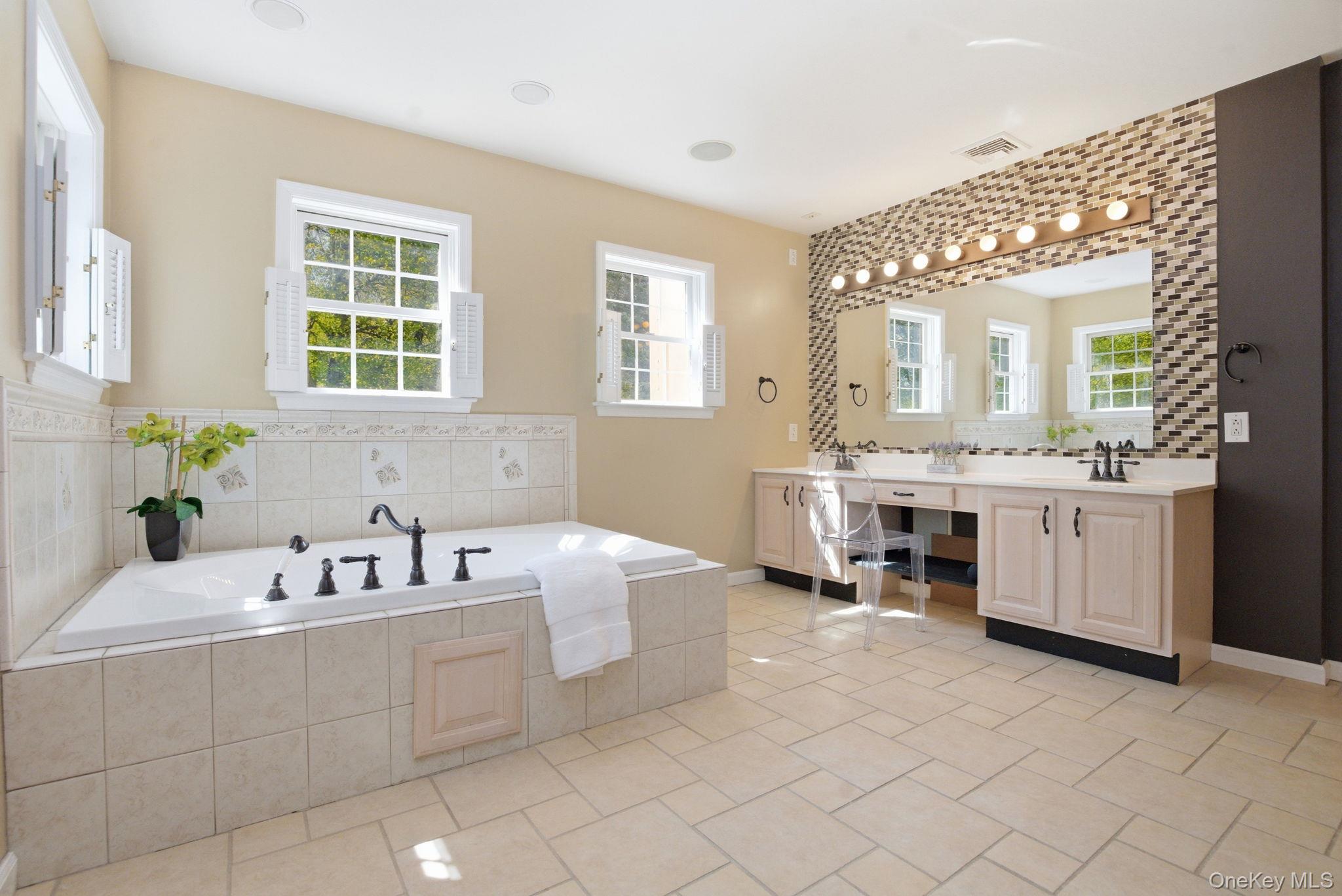 28 Sassinoro Drive Property Photo 17