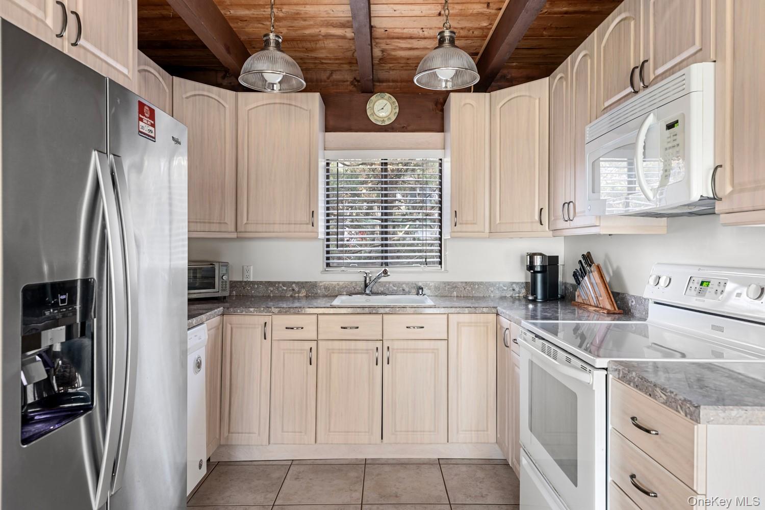 200 Clipper Road Property Photo 6