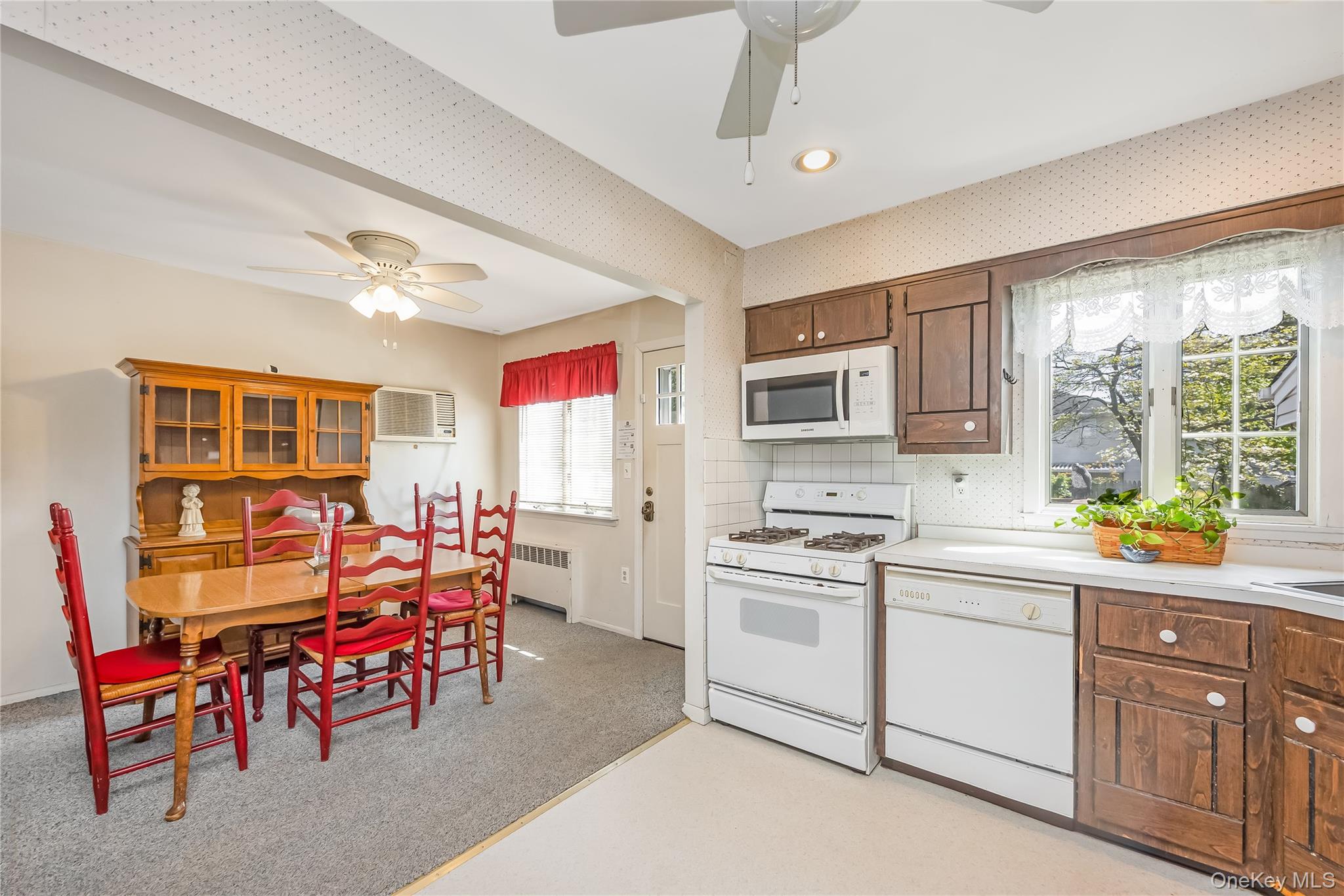 3 6th Avenue Property Photo 9