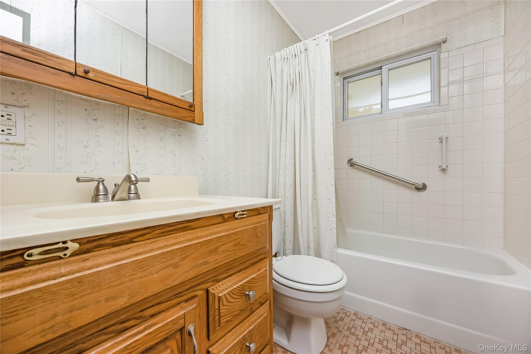 3 6th Avenue Property Photo 11