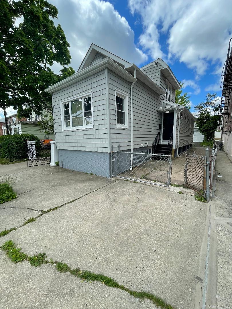 839 Clarence Avenue Property Photo 1
