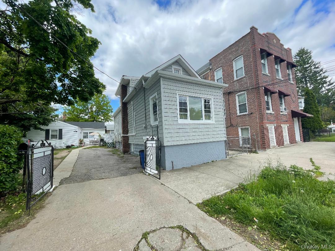 839 Clarence Avenue Property Photo 4