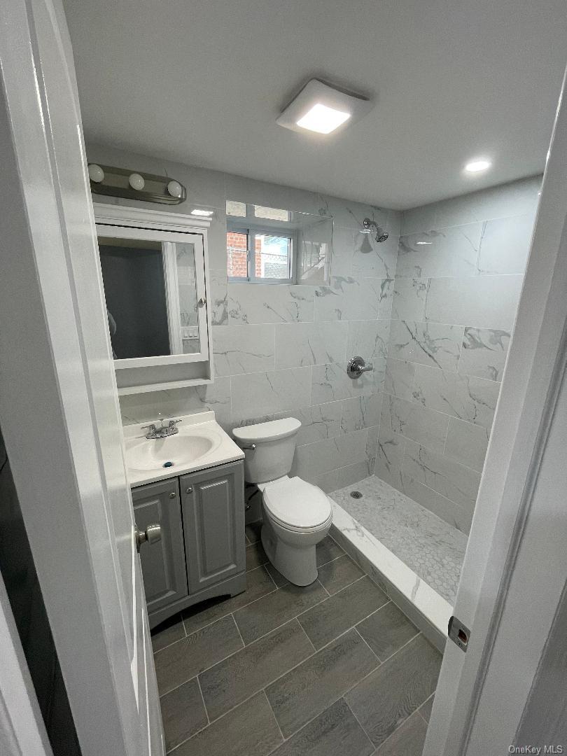 839 Clarence Avenue Property Photo 7