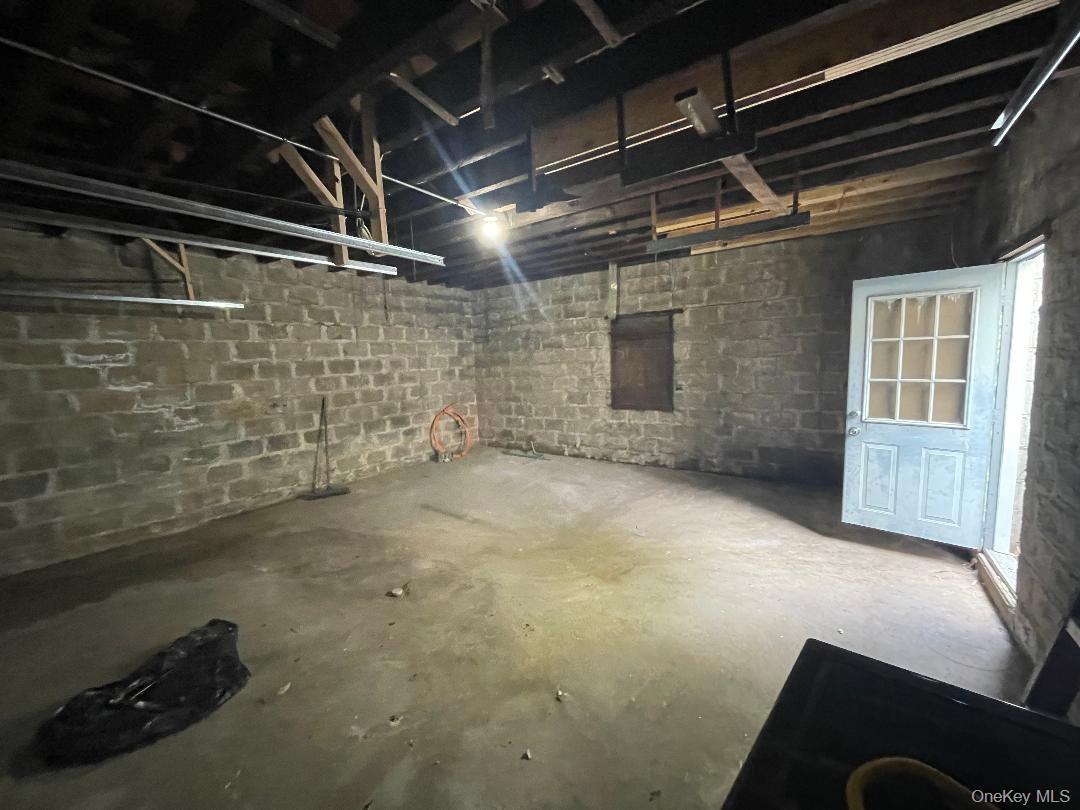 839 Clarence Avenue Property Photo 35