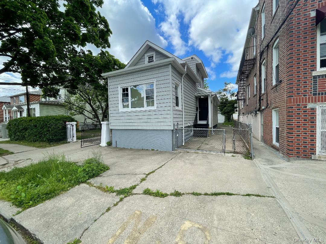 839 Clarence Avenue Property Photo 38