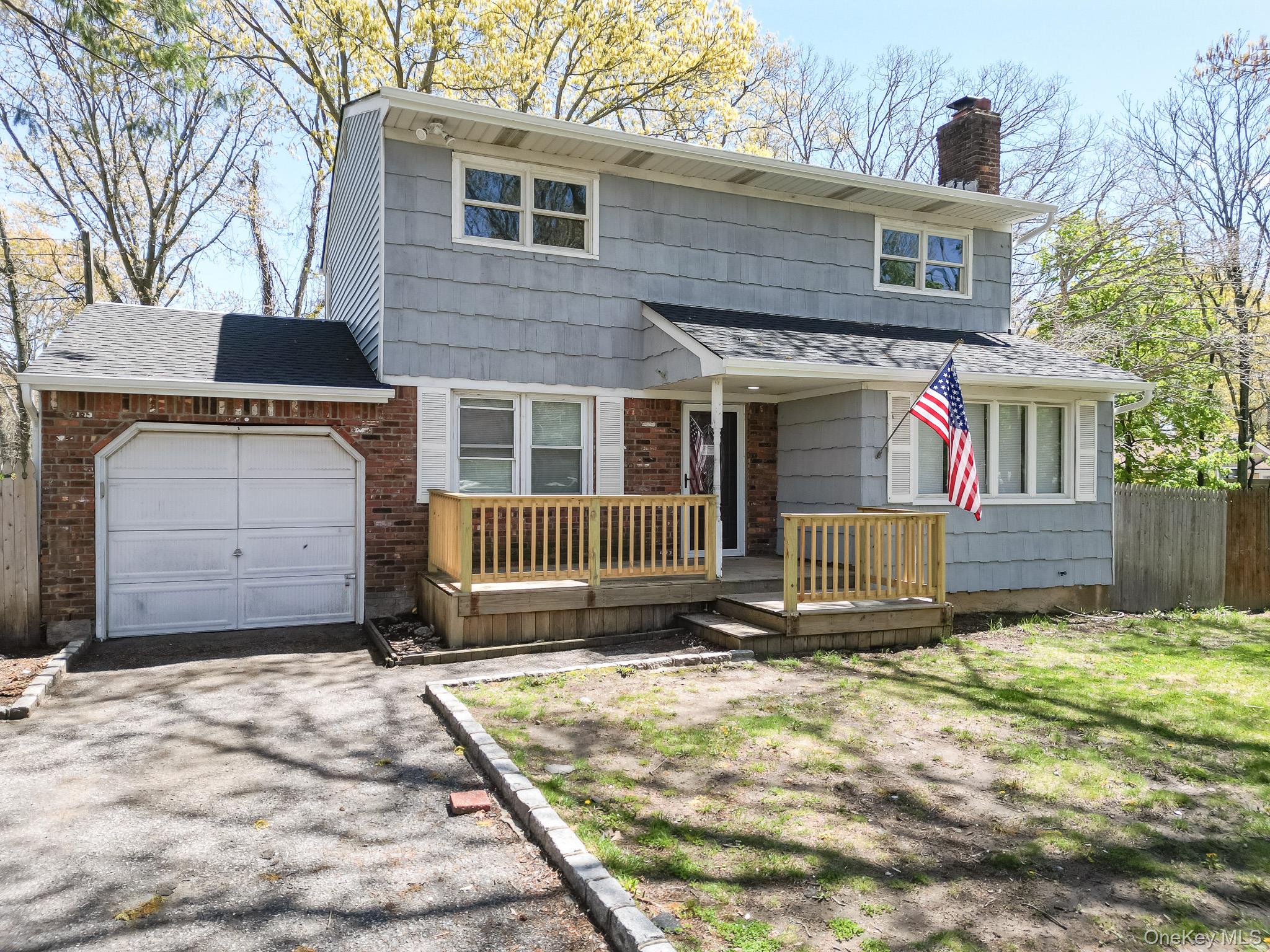 981 Connetquot Avenue Property Photo 1