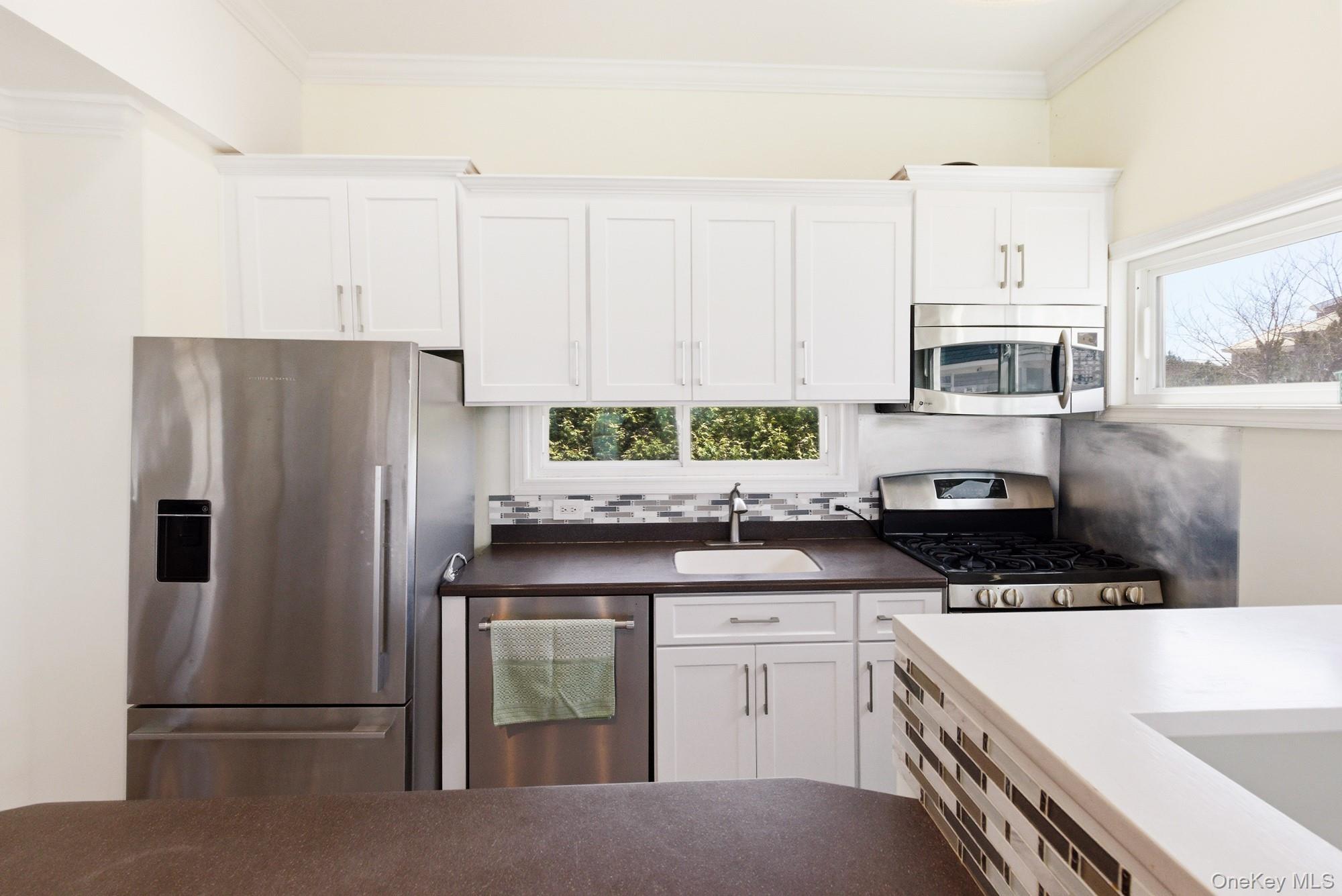 818 Dune Road Property Photo 8