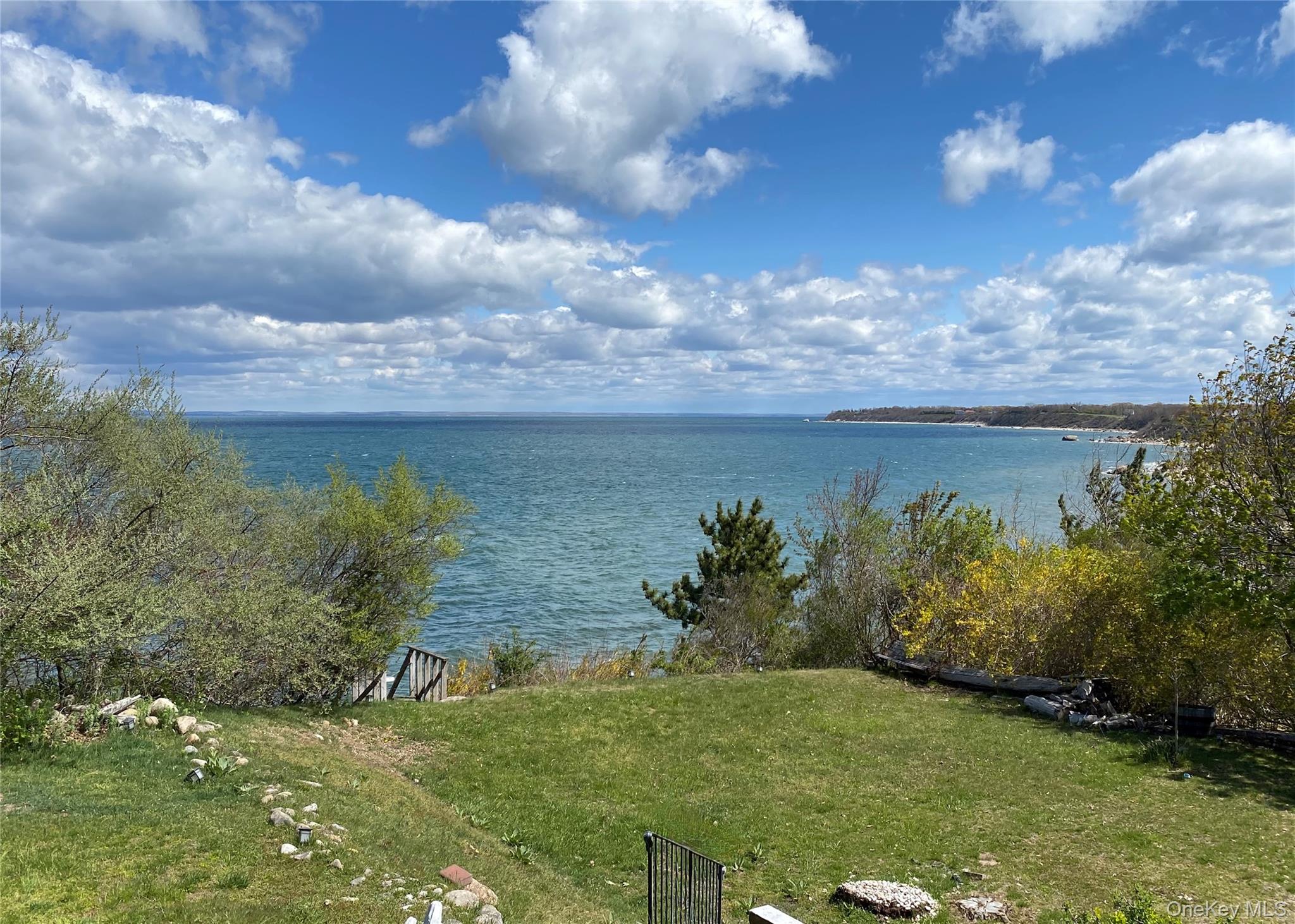 100 Sound Drive Property Photo 1