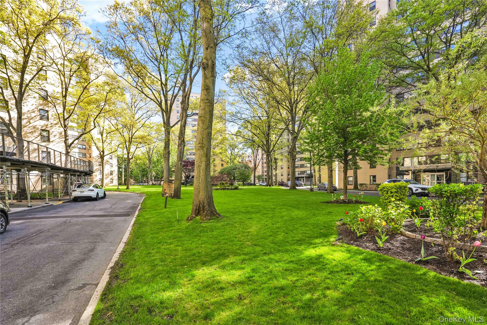 3 Fordham Hill Oval 1f Property Photo 2