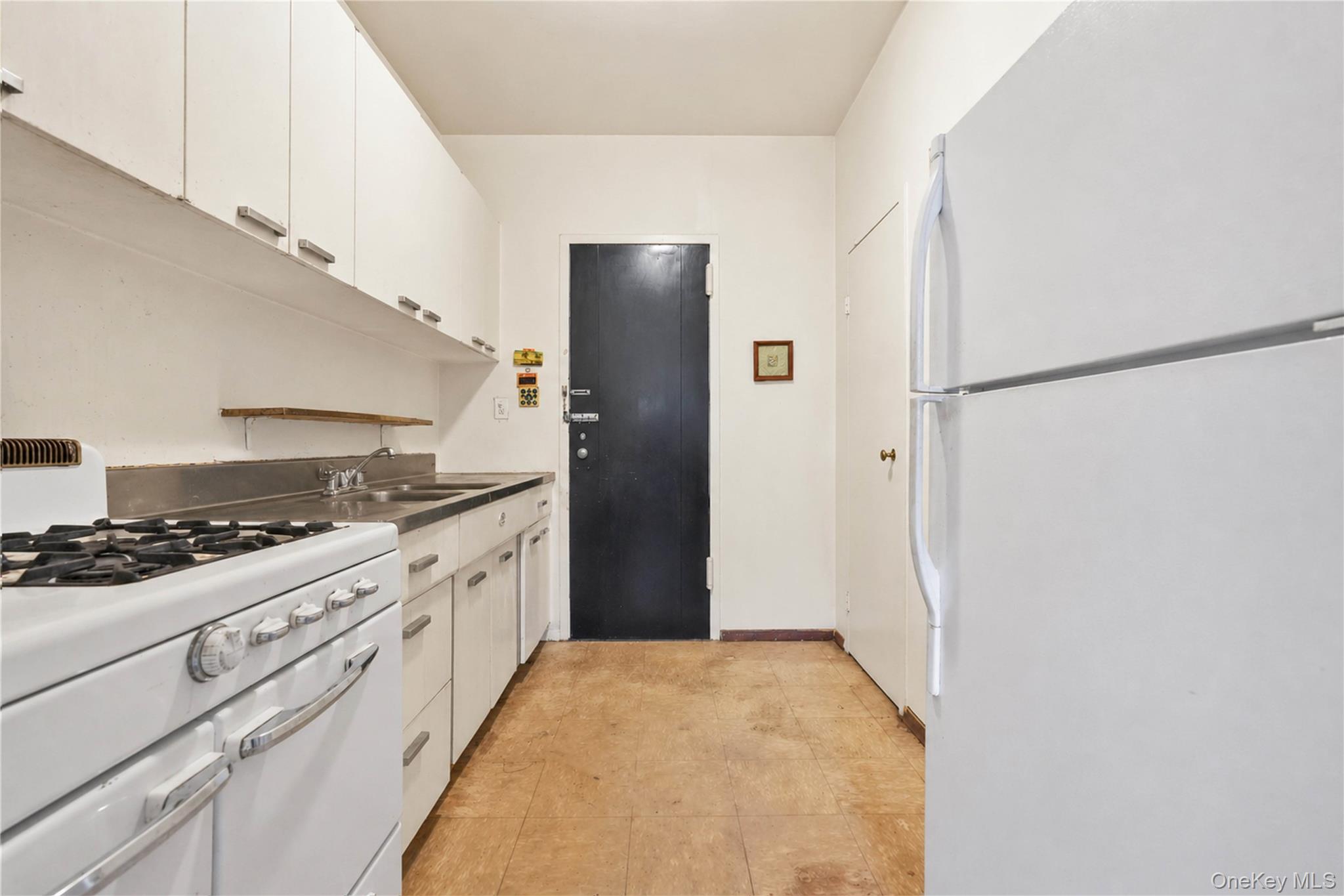 3 Fordham Hill Oval 1f Property Photo 4