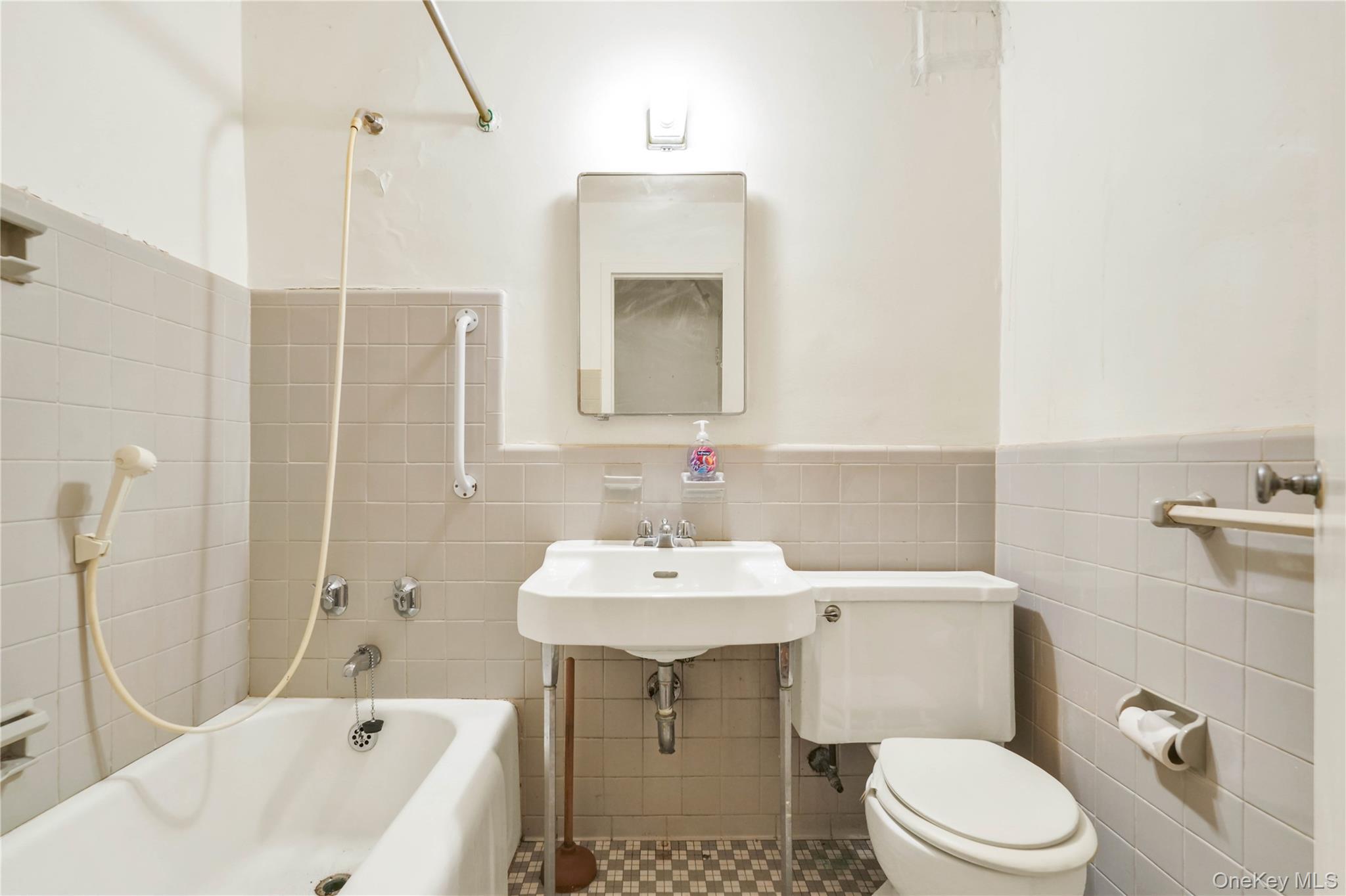 3 Fordham Hill Oval 1f Property Photo 6