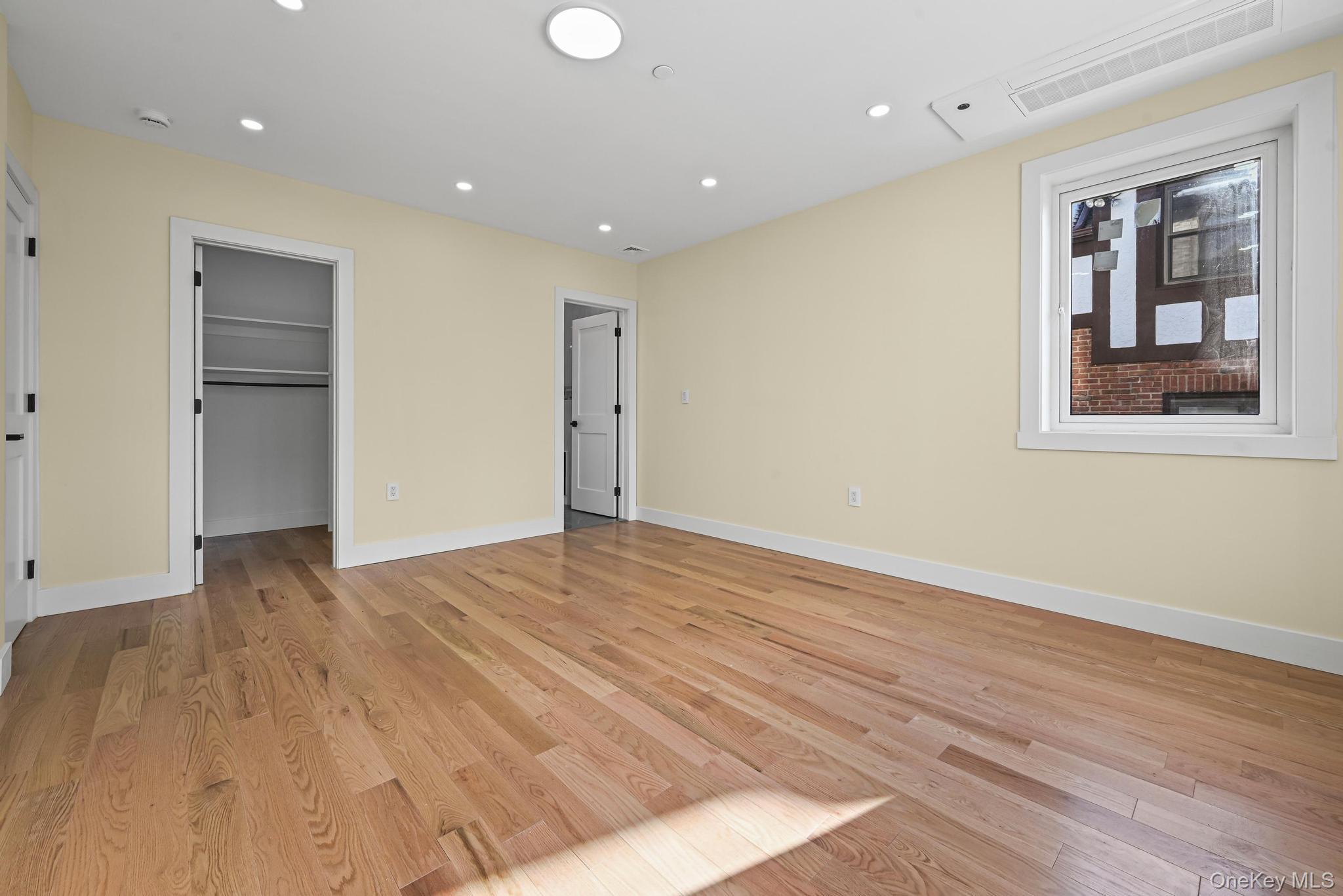 32-35 164th Street Property Photo 16