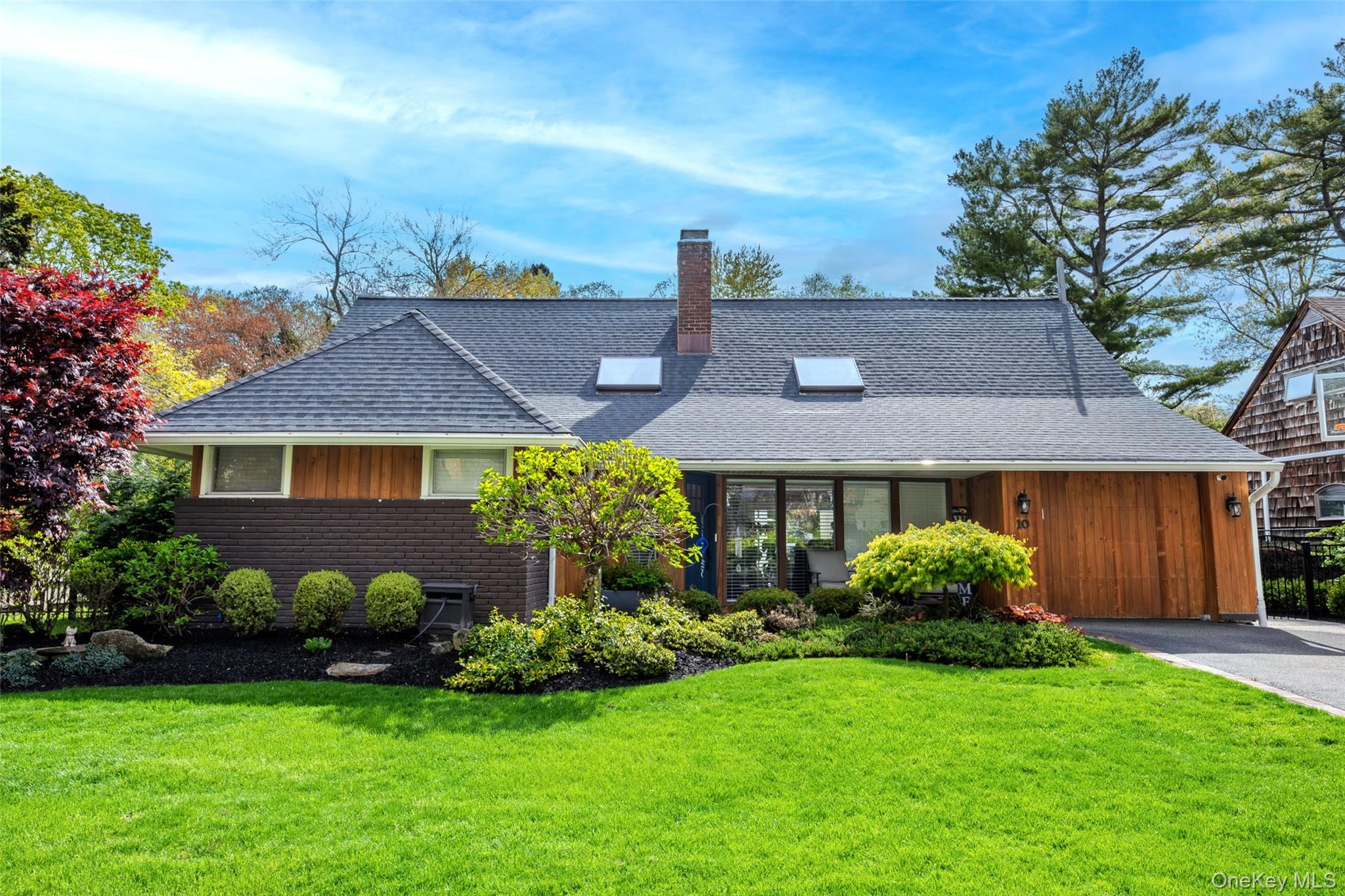 10 Oak Brook Lane Property Photo 1