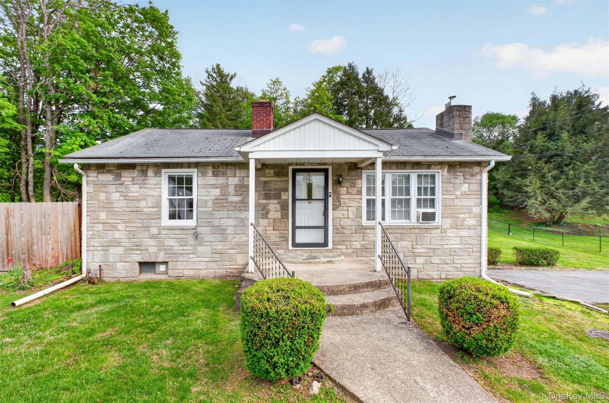 17 Holt Road Property Photo 1