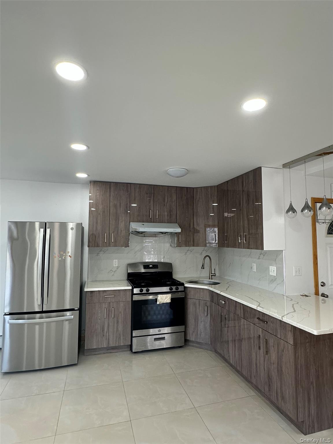 152-20 Peck Avenue Property Photo 4