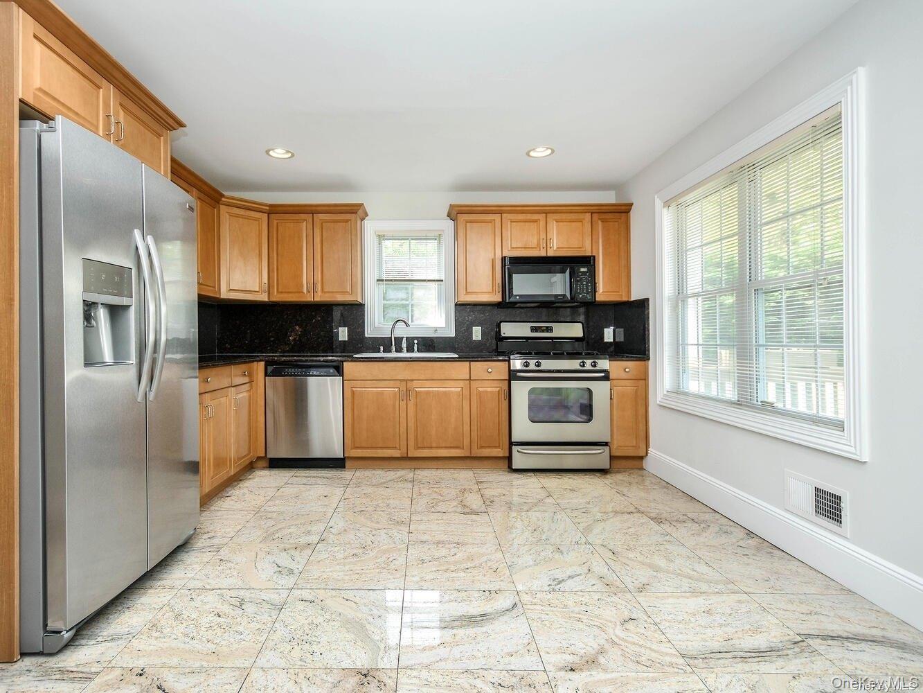 51 Inwood Road B Property Photo 11