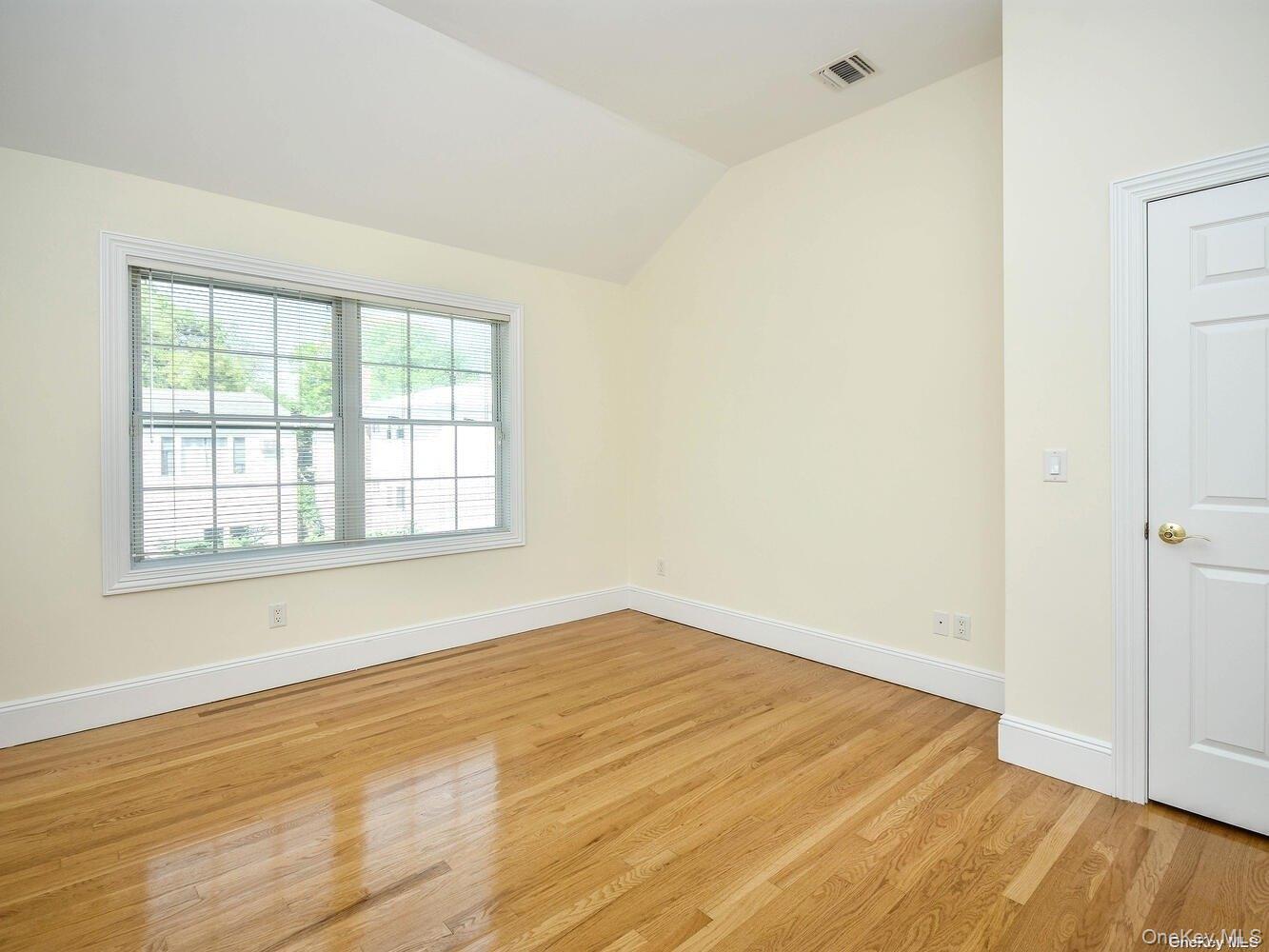 51 Inwood Road B Property Photo 19