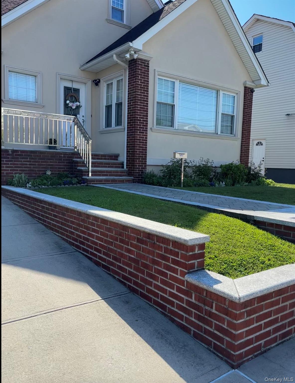 4223 189th Street Property Photo 2
