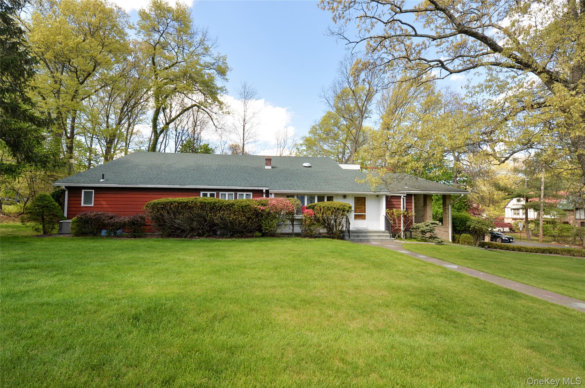 24 HIGHVIEW Road Property Photo 1
