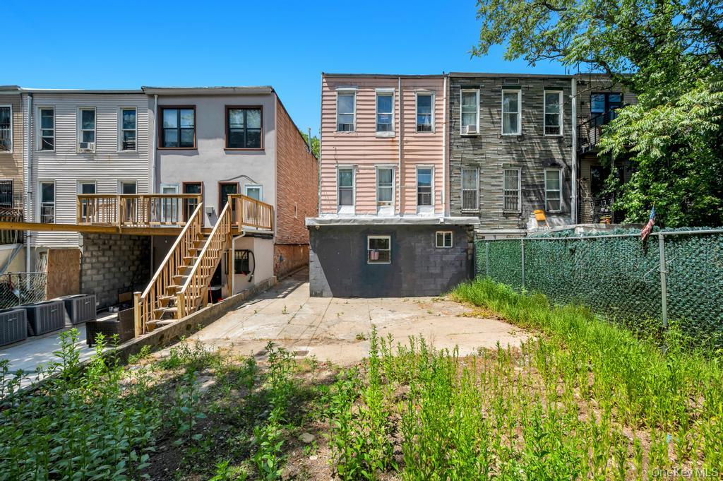 252 Woodbine Street Property Photo 4
