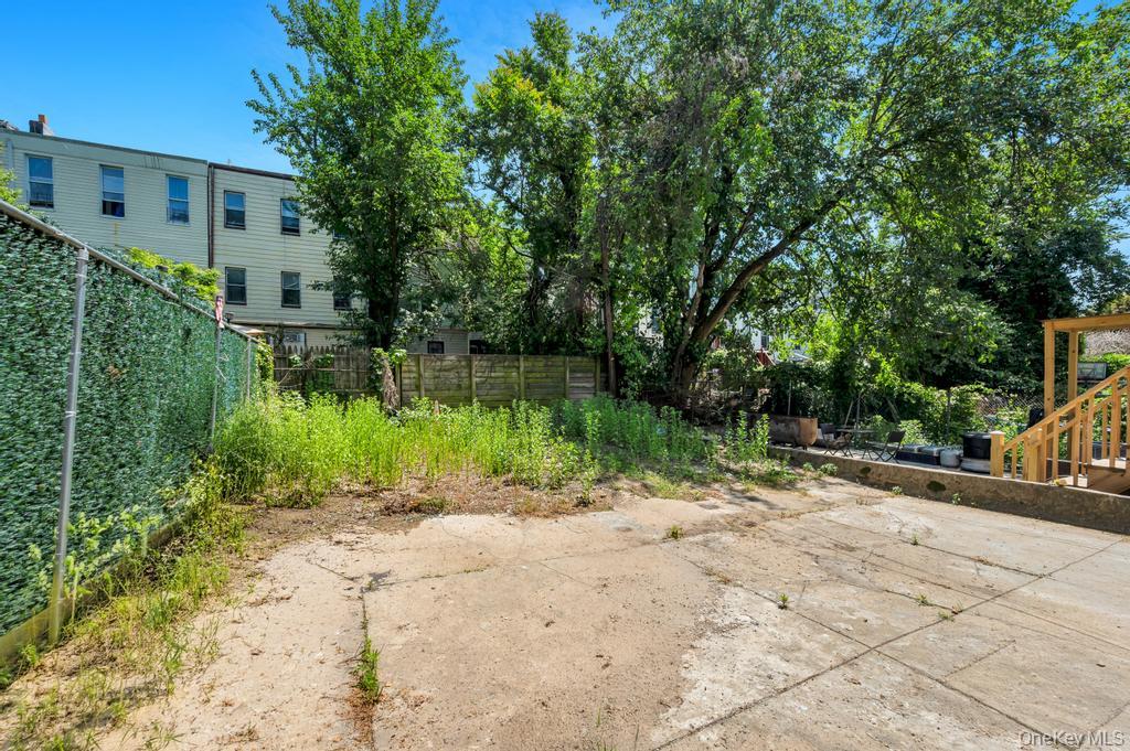 252 Woodbine Street Property Photo 5