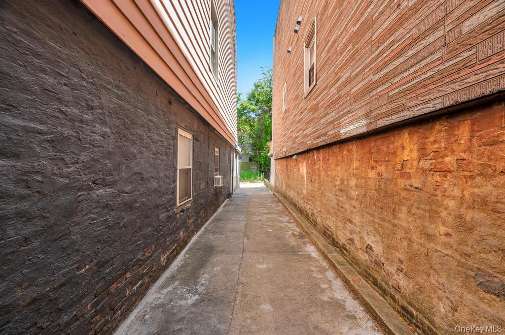 252 Woodbine Street Property Photo 6