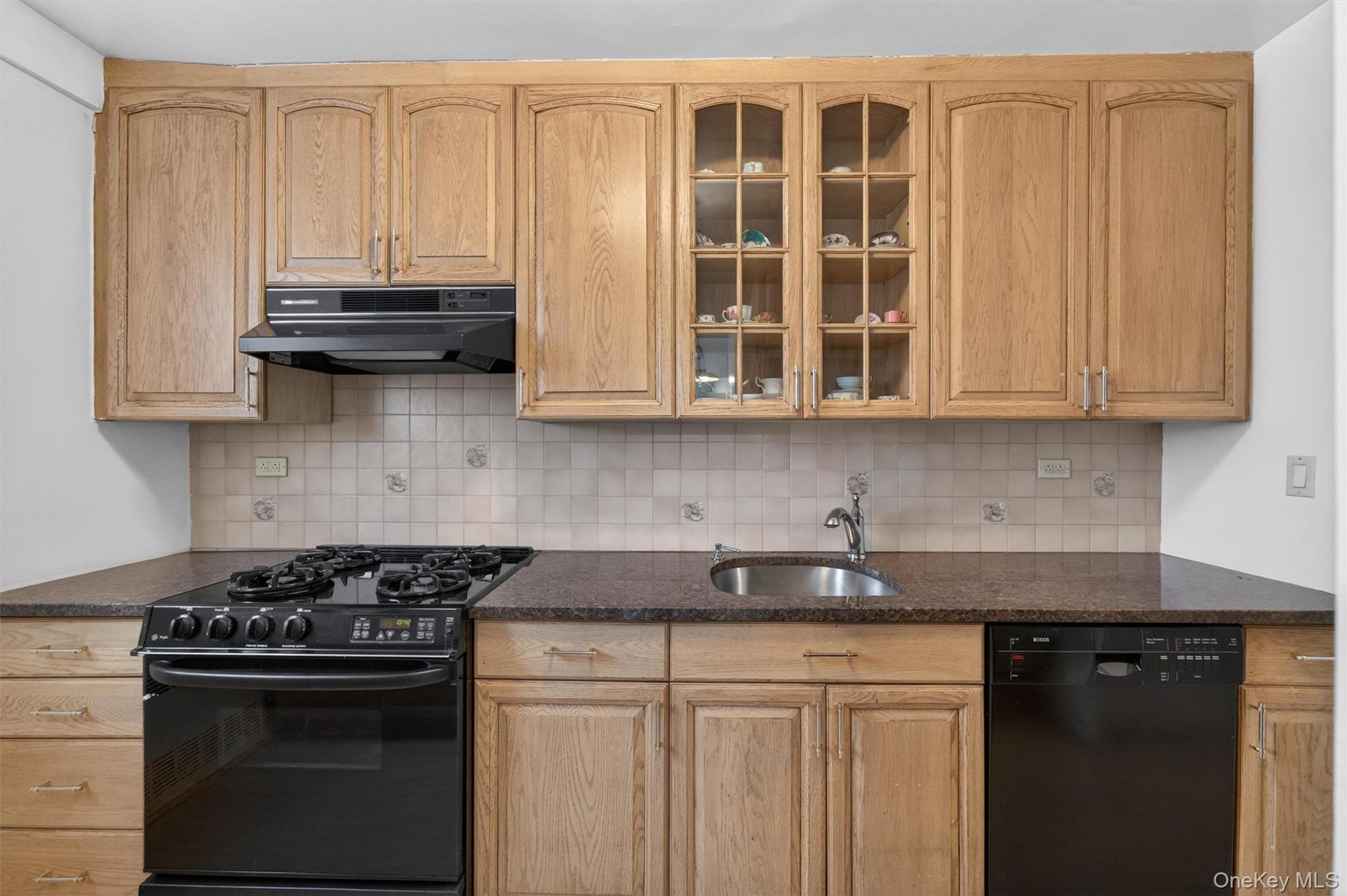 5700 Arlington Avenue 22b Property Photo 14