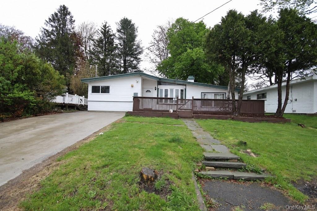 19 Crescent Circle Property Photo 5
