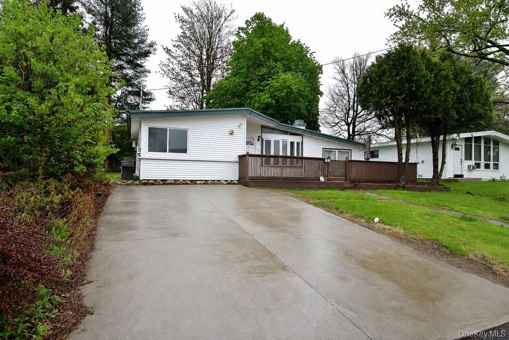 19 Crescent Circle Property Photo 6