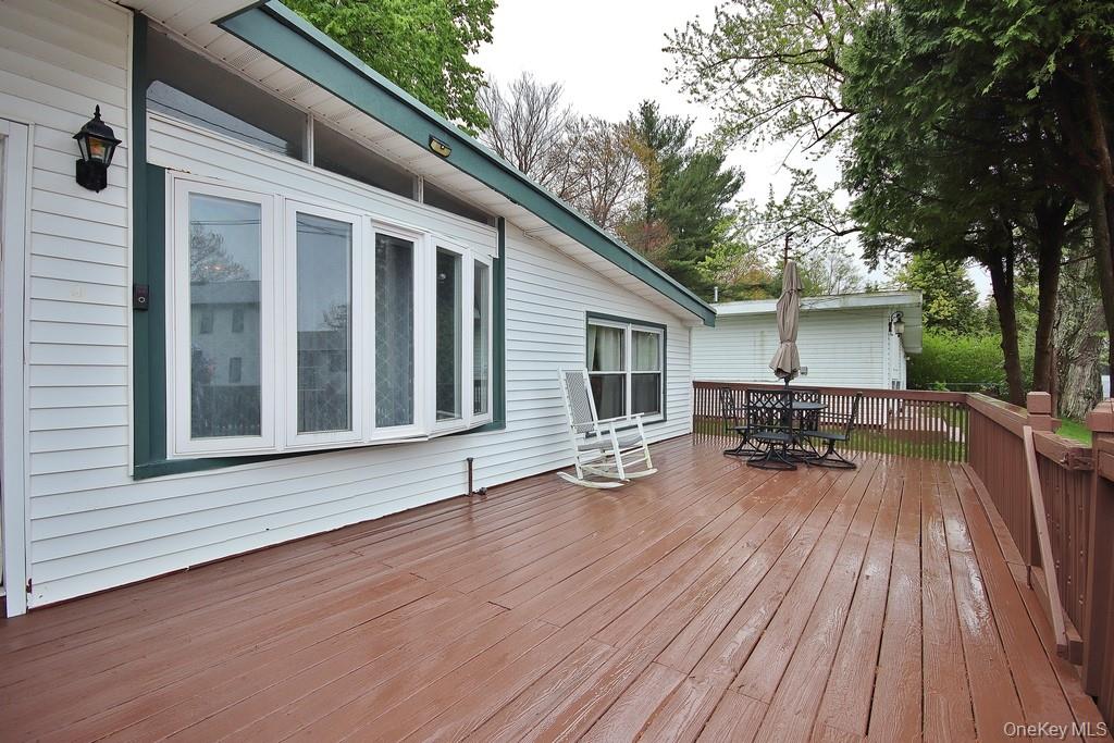 19 Crescent Circle Property Photo 8