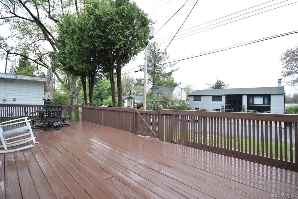 19 Crescent Circle Property Photo 9