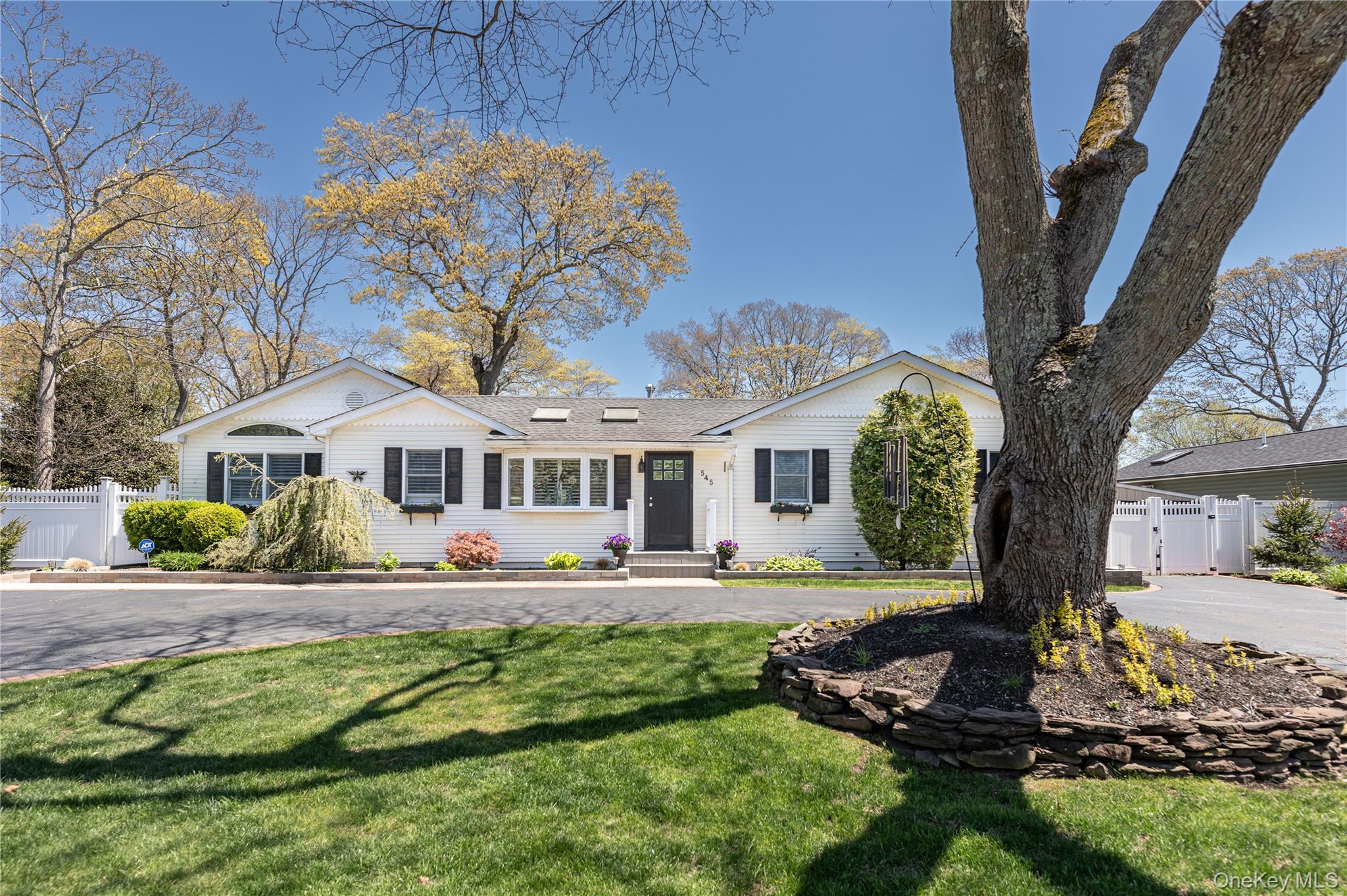 545 Spruce Avenue Property Photo 1