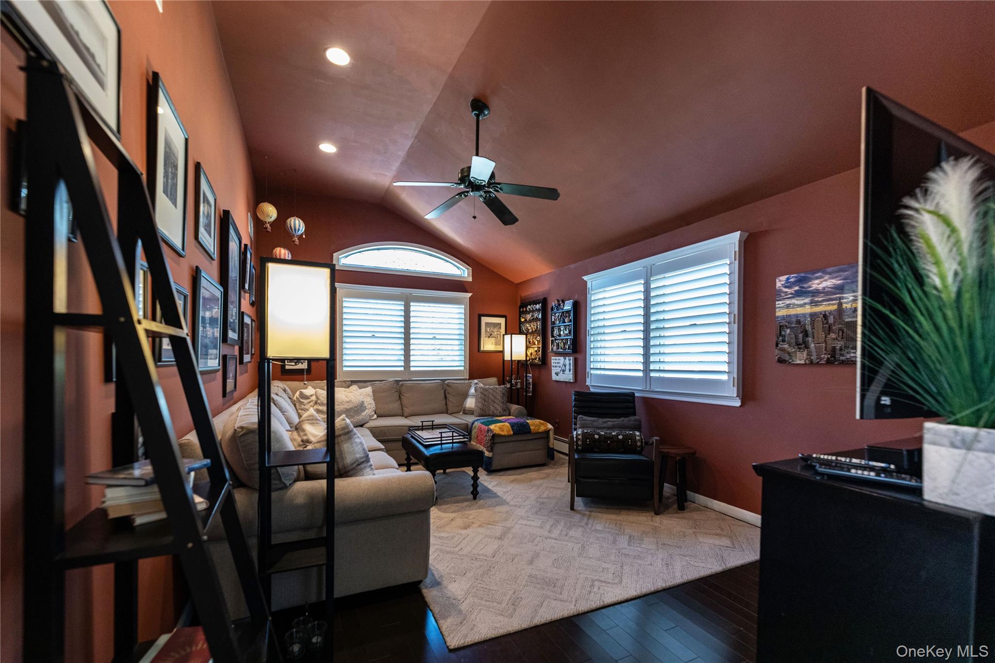 545 Spruce Avenue Property Photo 8
